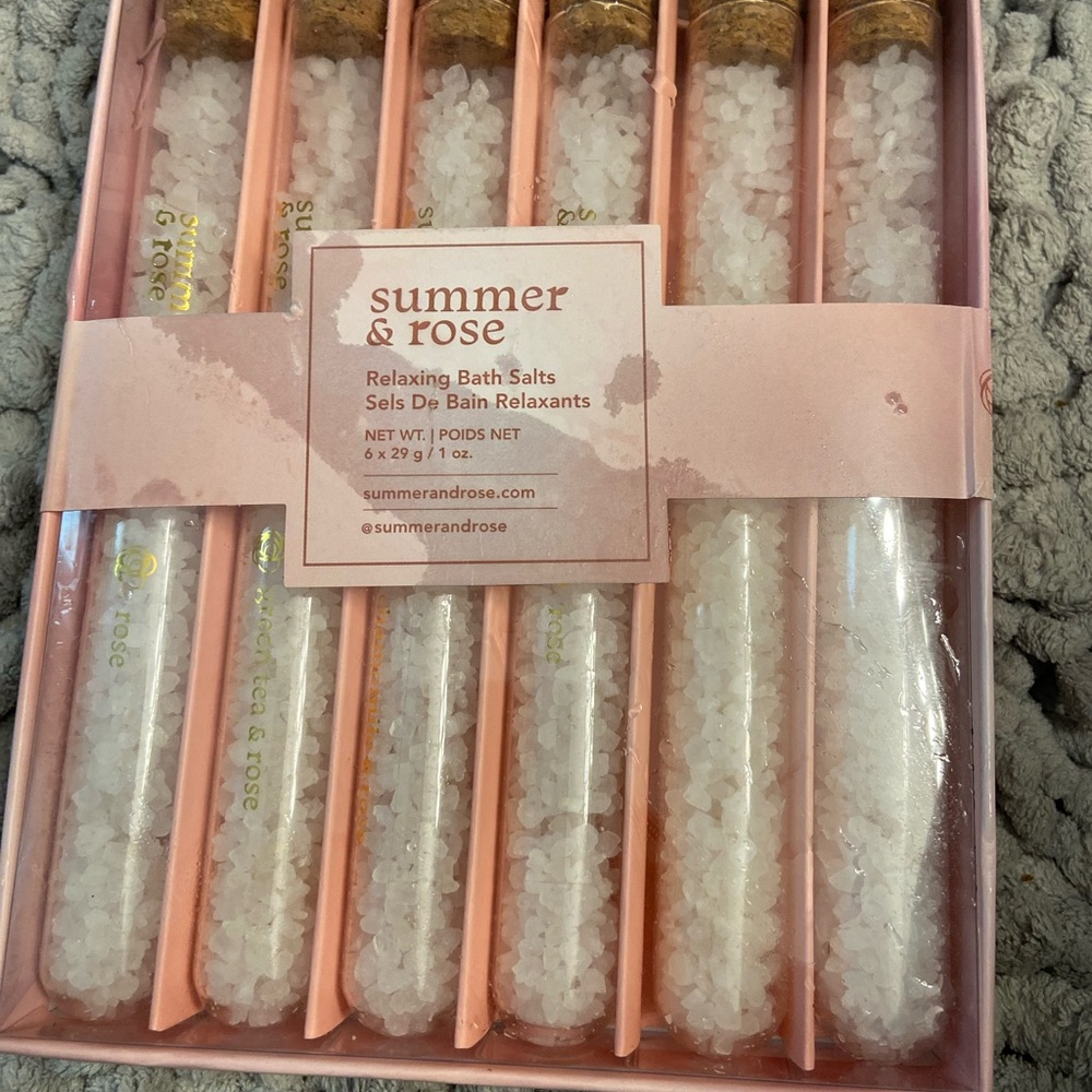 Summer & Rose Relaxing Bath Salts - Pink and White